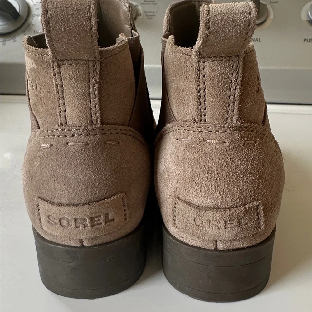 Sorel Emelie Chelsea Ankle Booties Girls Size 5 Waterproof Winter Boots Suede